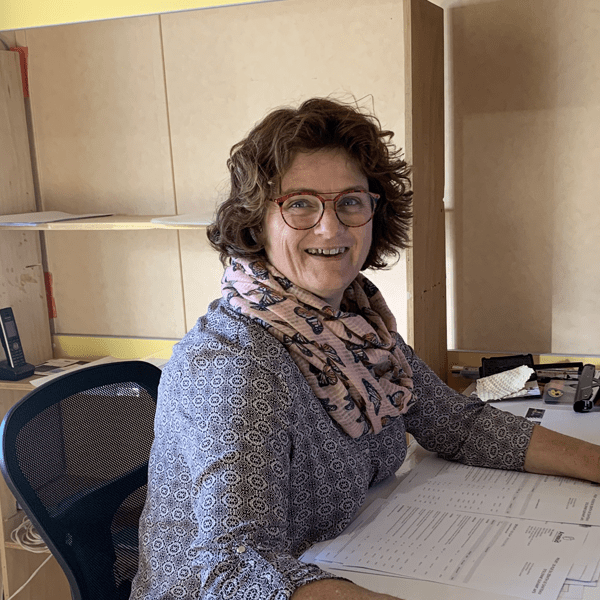Laurence Assistante commerciale plaquisterie1-min